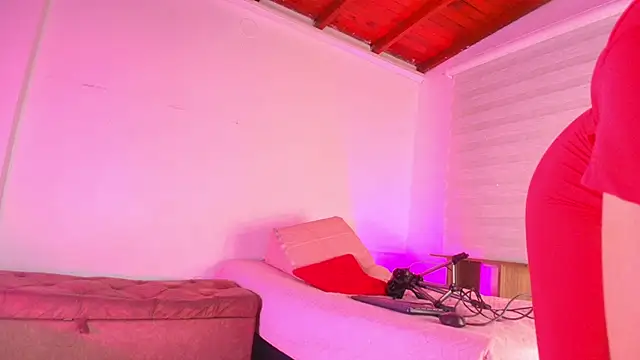 Snapshot of emyli_sw_ chatting on September 20, 3:07 am emyli sw online show from September 20, 3:07 am