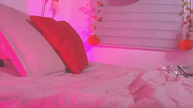 Snapshot of emyli_sw_ chatting on October 23, 3:06 am emyli sw online show from October 23, 3:06 am