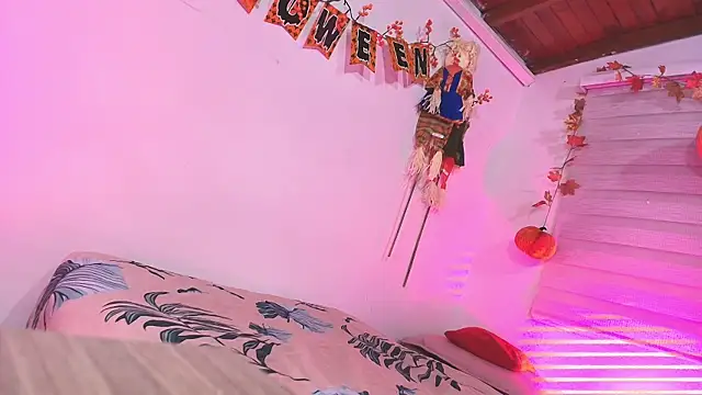 Snapshot of emyli_sw_ chatting on October 26, 3:12 am emyli sw online show from October 26, 3:12 am