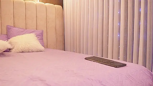 emyli sw  online show from December 23, 3:15 am