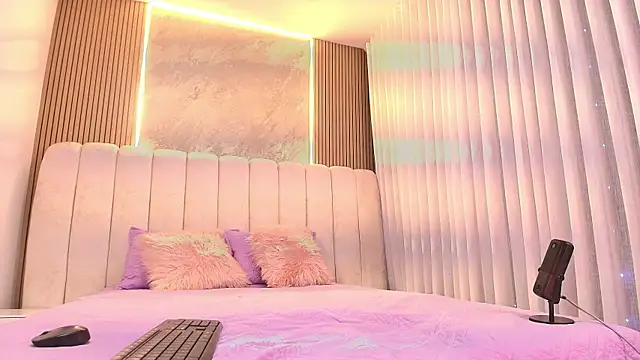 emyli sw  online show from February 20, 3:03 am