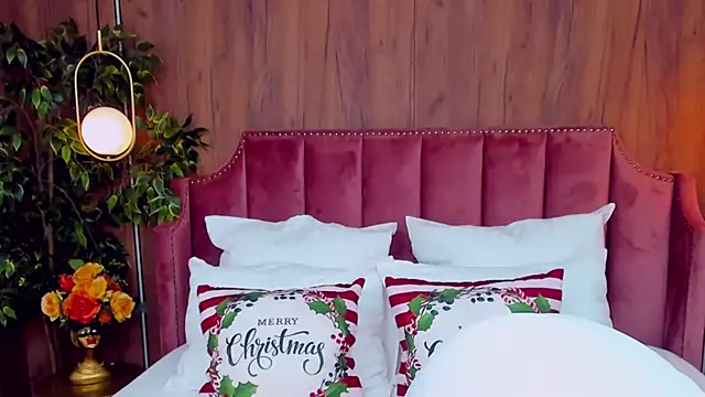 AdoraLynn online show from December 14, 9:24 pm