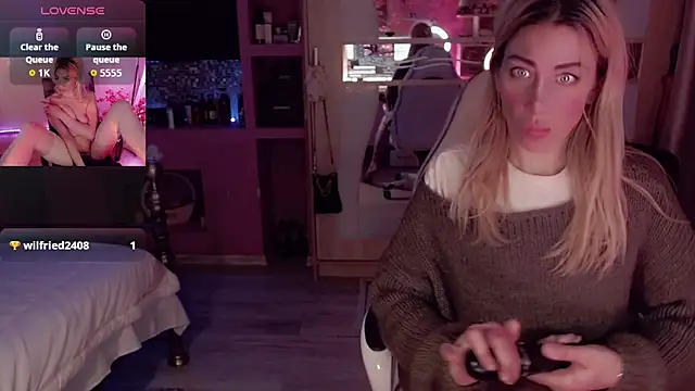 AnnieGOld  online show from January 12, 10:48 pm