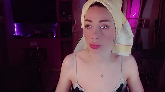 AnnieGOld  online show from May 9, 10:37 pm