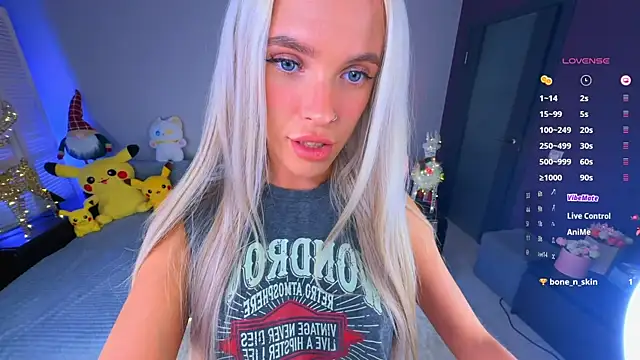 Snapshot of mikkixmeow chatting on January 5, 10:32 am mikkixmeow online show from January 5, 10:32 am