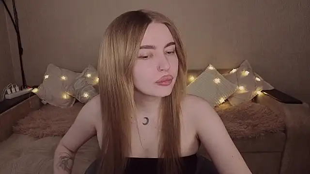 ViolettaLopez online show from April 30, 1:50 pm