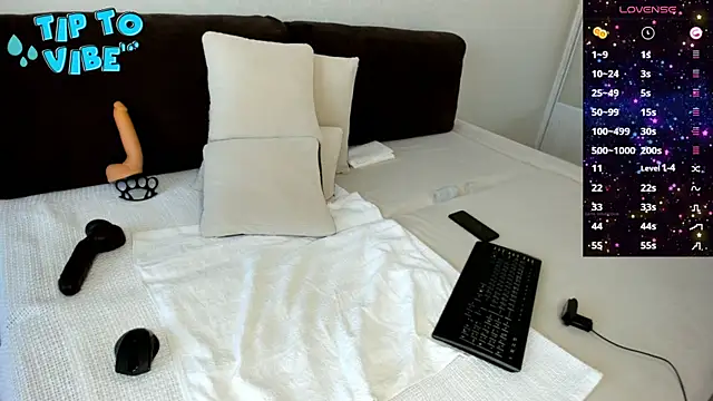 Smallnipples online show from October 17, 6:27 am