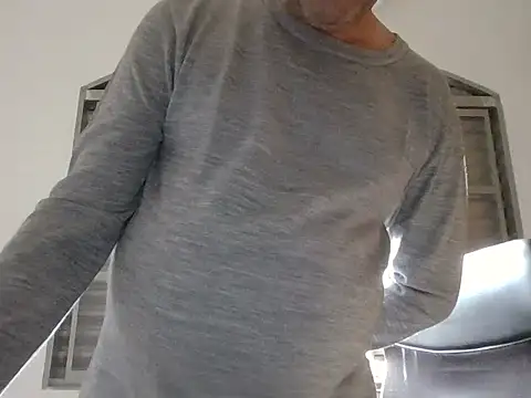 Snapshot of niceguyjr chatting on November 3, 10:27 am niceguyjr online show from November 3, 10:27 am