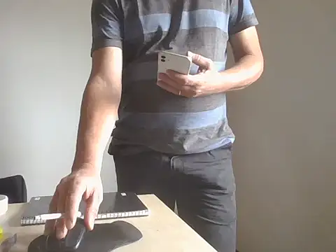 Snapshot of niceguyjr chatting on November 8, 12:49 pm niceguyjr online show from November 8, 12:49 pm