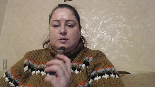 Amy August online show from December 4, 2:04 pm