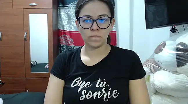 Snapshot of mayhott2 chatting on January 6, 11:20 pm mayhott2 online show from January 6, 11:20 pm