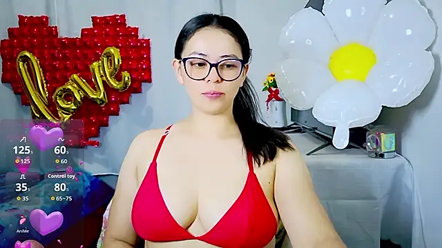 Snapshot of mayhott2 chatting on February 14, 10:17 pm mayhott2 online show from February 14, 10:17 pm