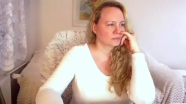 Sarah4you online show from December 17, 12:45 am