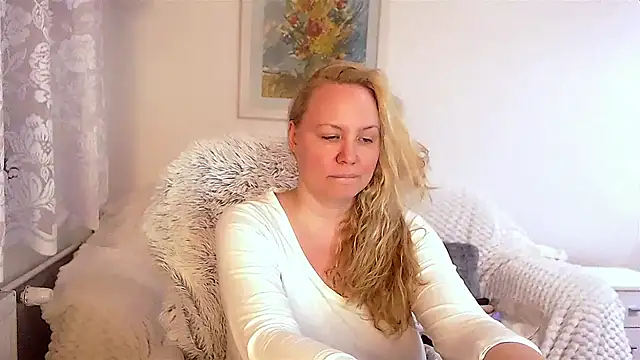 Sarah4you online show from December 23, 9:40 pm