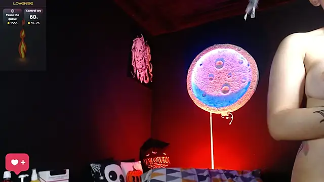 Snapshot of girl_intense444 chatting on October 6, 12:57 pm girl intense444 online show from October 6, 12:57 pm