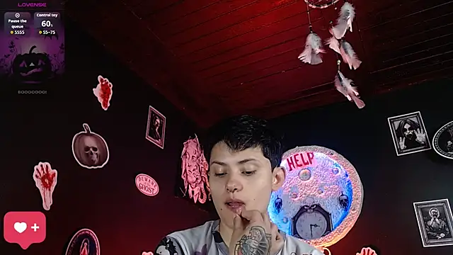 Snapshot of girl_intense444 chatting on October 20, 12:38 pm girl intense444 online show from October 20, 12:38 pm