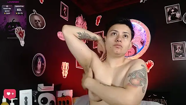 Snapshot of girl_intense444 chatting on October 22, 1:11 pm girl intense444 online show from October 22, 1:11 pm