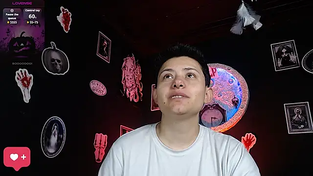 Snapshot of girl_intense444 chatting on October 25, 1:29 pm girl intense444 online show from October 25, 1:29 pm