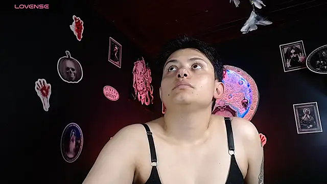 Snapshot of girl_intense444 chatting on October 27, 7:07 pm girl intense444 online show from October 27, 7:07 pm