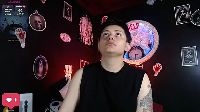 Snapshot of girl_intense444 chatting on October 28, 7:27 pm girl intense444 online show from October 28, 7:27 pm