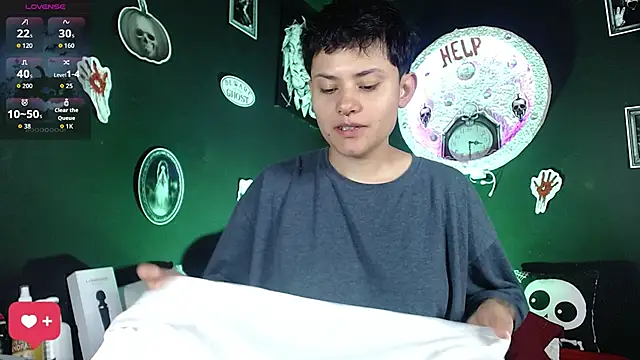 Snapshot of girl_intense444 chatting on October 29, 12:40 pm girl intense444 online show from October 29, 12:40 pm