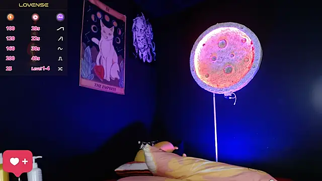 girl intense444 online show from November 12, 7:35 pm