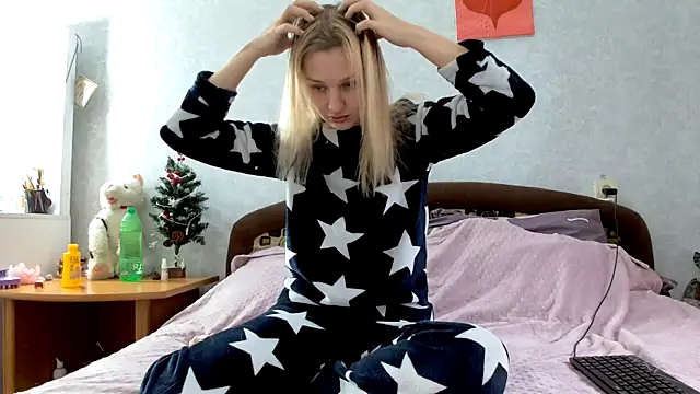Snapshot of ModelEva chatting on December 9, 7:50 am ModelEva online show from December 9, 7:50 am