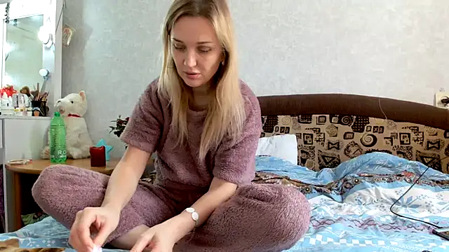 Snapshot of ModelEva chatting on February 14, 9:56 am ModelEva online show from February 14, 9:56 am