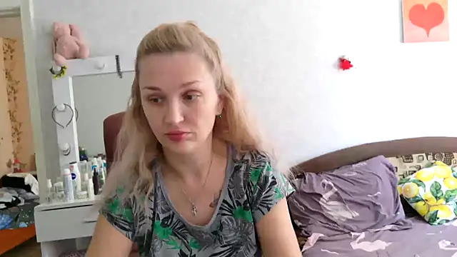 Snapshot of ModelEva chatting on September 23, 9:45 am ModelEva online show from September 23, 9:45 am