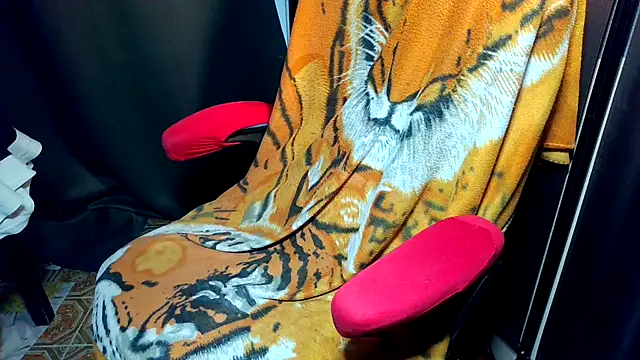 Snapshot of sexydame88 chatting on December 3, 9:18 am sexydame88 online show from December 3, 9:18 am