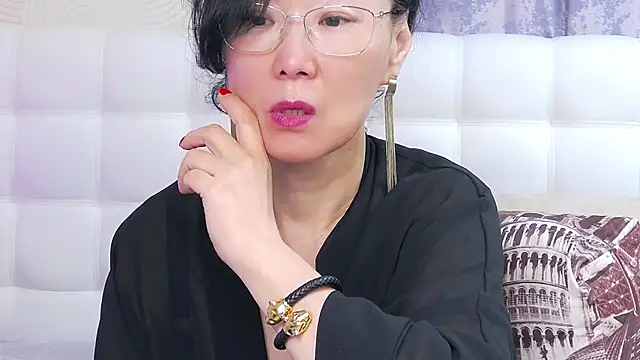 Snapshot of Asian_legs chatting on October 27, 9:13 am Asian legs online show from October 27, 9:13 am