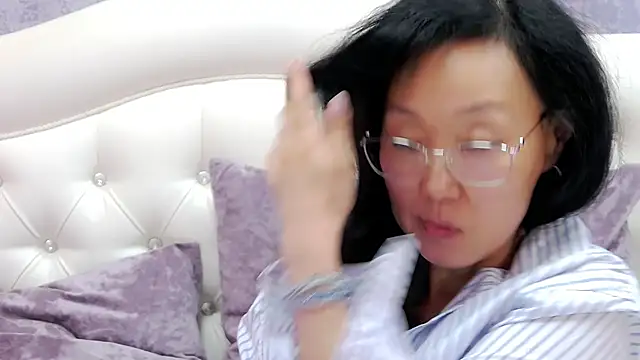Asian legs online show from May 19, 9:37 am
