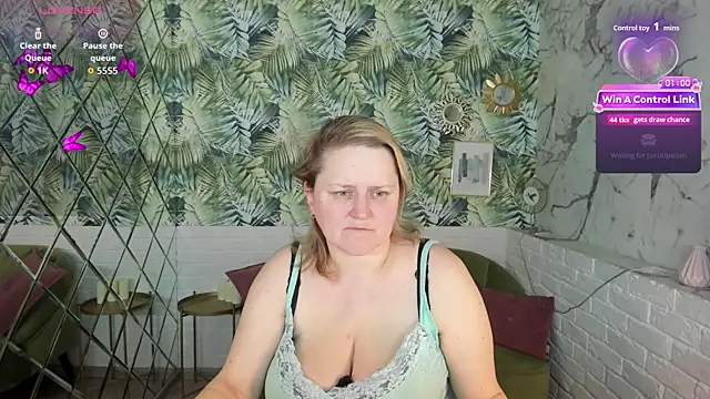 Snapshot of ScarlettSoft chatting on April 3, 5:16 am ScarlettSoft online show from April 3, 5:16 am