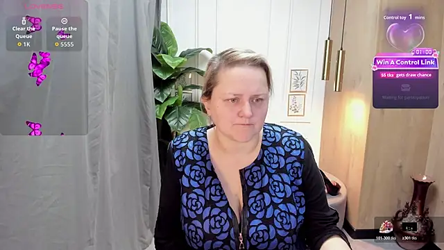 Snapshot of ScarlettSoft chatting on April 10, 5:23 am ScarlettSoft online show from April 10, 5:23 am