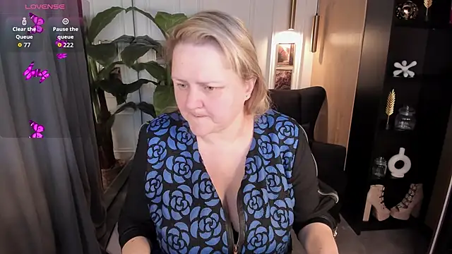 Snapshot of ScarlettSoft chatting on June 2, 6:04 am ScarlettSoft online show from June 2, 6:04 am