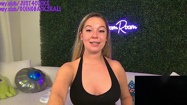 Snapshot of boomboomr00m chatting on September 25, 2:26 am boomboomr00m online show from September 25, 2:26 am