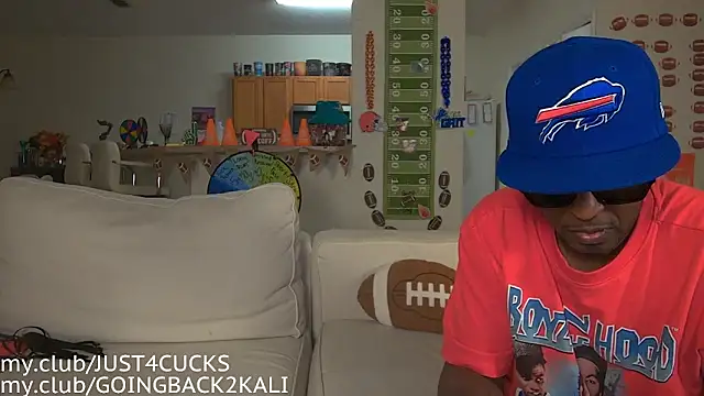 Snapshot of boomboomr00m chatting on October 6, 1:36 am boomboomr00m online show from October 6, 1:36 am