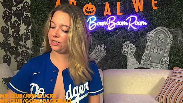 Snapshot of boomboomr00m chatting on November 2, 4:48 am boomboomr00m online show from November 2, 4:48 am