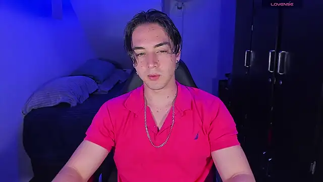 Snapshot of Alex_smith00 chatting on September 25, 12:03 am Alex smith00 online show from September 25, 12:03 am