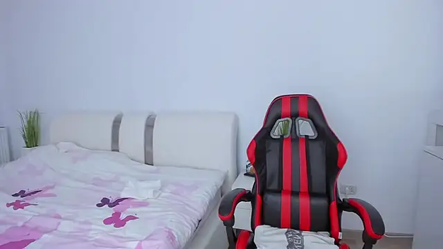 Snapshot of itsmekarina chatting on December 18, 4:57 pm itsmekarina online show from December 18, 4:57 pm