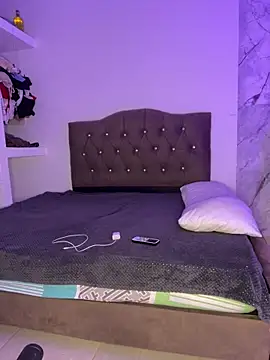 alysson 18 online show from April 2, 2:37 pm