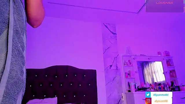 alysson 18 online show from May 9, 12:54 pm
