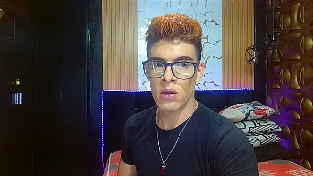 Snapshot of angel_sexyevil chatting on October 1, 12:22 pm angel sexyevil online show from October 1, 12:22 pm