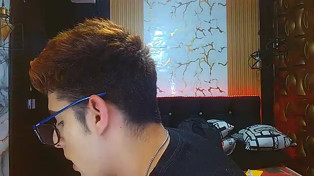 Snapshot of angel_sexyevil chatting on October 18, 12:17 pm angel sexyevil online show from October 18, 12:17 pm