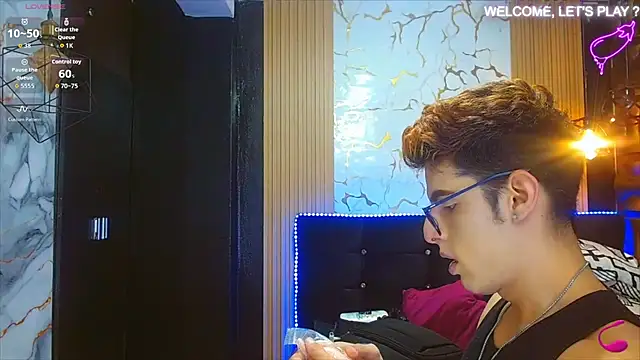 Snapshot of angel_sexyevil chatting on October 30, 12:28 pm angel sexyevil online show from October 30, 12:28 pm