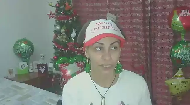 Snapshot of hotSANDRA_STARR chatting on December 14, 10:50 pm hotSANDRA STARR online show from December 14, 10:50 pm