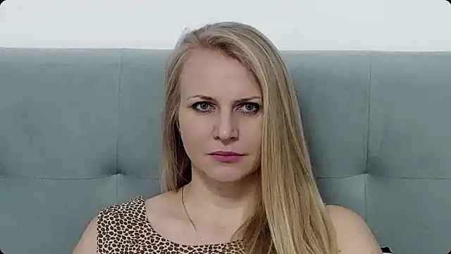 Snapshot of K__Adrienne chatting on January 11, 9:04 am K Adrienne online show from January 11, 9:04 am