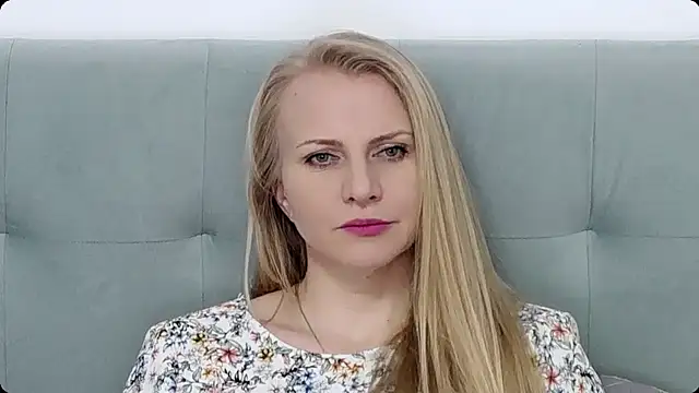 Snapshot of K__Adrienne chatting on February 13, 10:23 am K Adrienne online show from February 13, 10:23 am