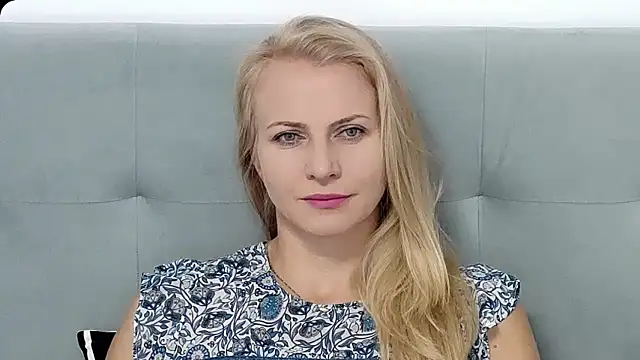 Snapshot of K__Adrienne chatting on September 9, 5:40 am K Adrienne online show from September 9, 5:40 am