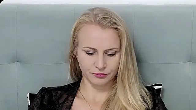 Snapshot of K__Adrienne chatting on September 18, 4:58 am K Adrienne online show from September 18, 4:58 am